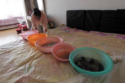 黔南楼上漏水，住户失联，小区没物管，业主维权难！律师来支招……